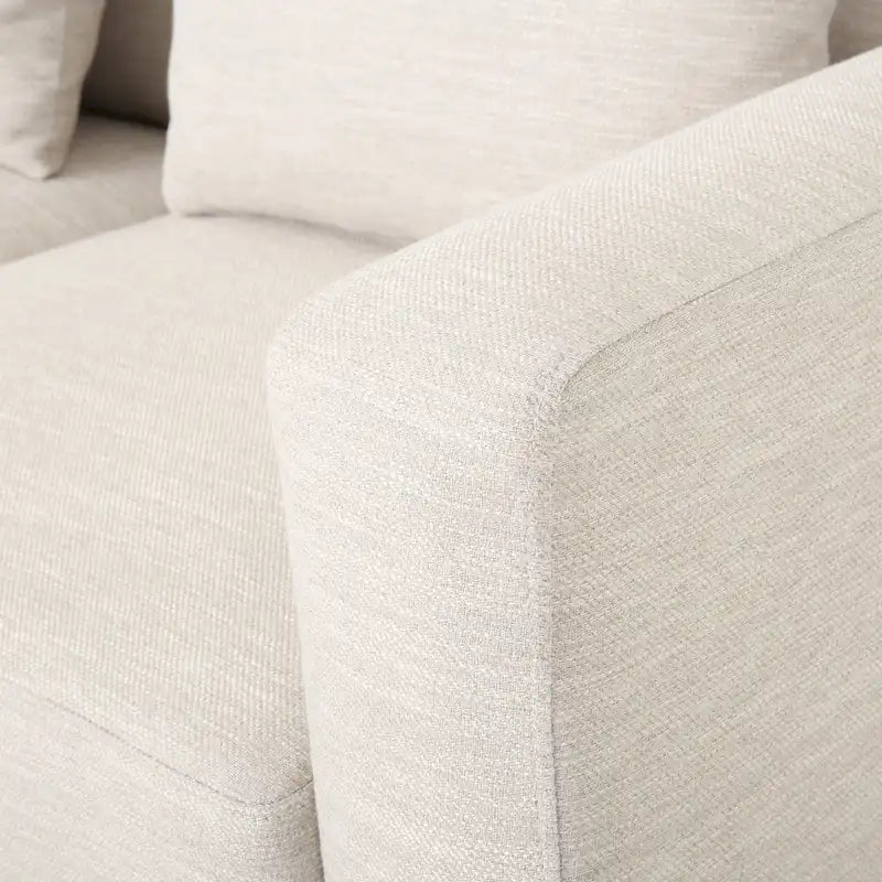 Divano contemporaneo a 3 posti in tessuto Elliston con cuscini decorativi di Christopher Knight Home