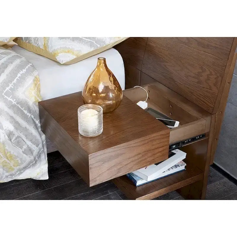 Letto INK+IVY Clark color Pecan con due comodini