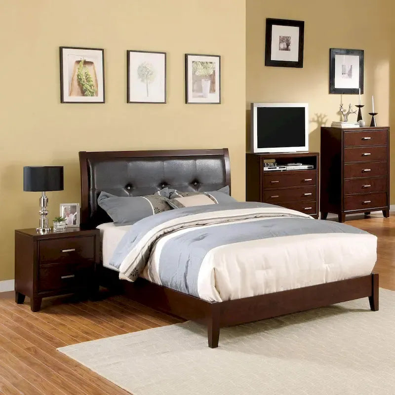 Malt Letto a Piattaforma Transizionale in Ecopelle Color Ciliegio di Furniture of America