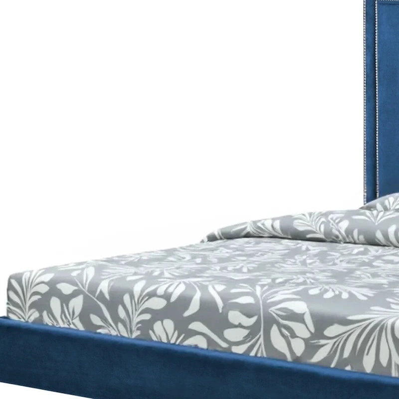 Letto King in velluto imbottito blu navy in legno massello con bordo borchiato