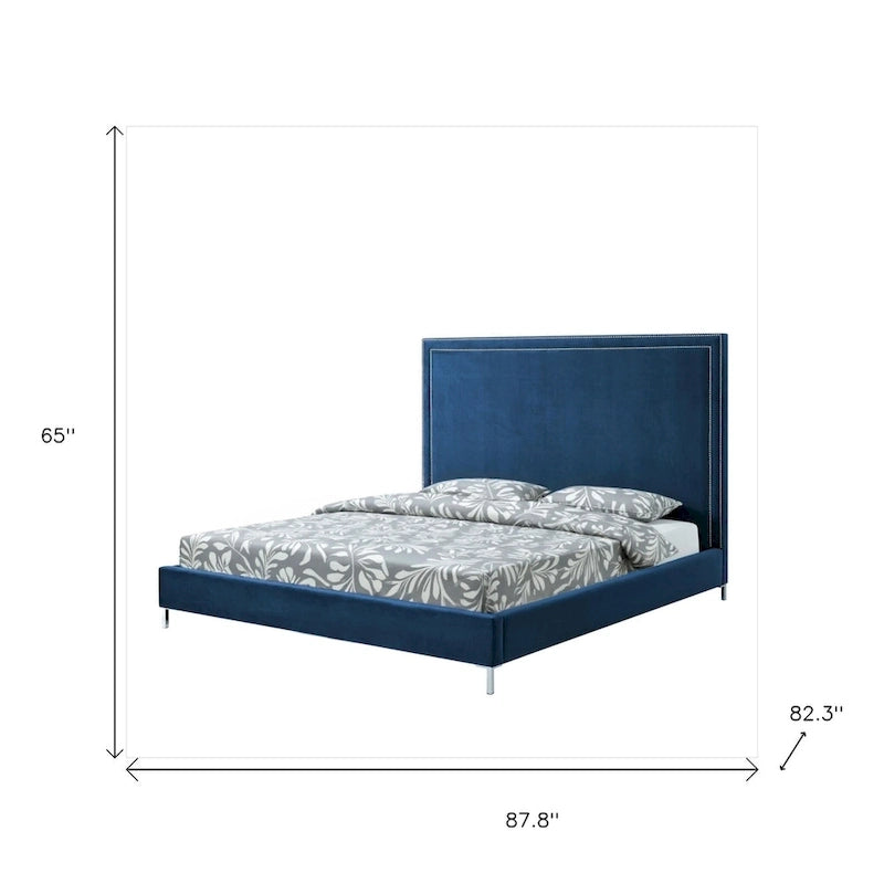 Letto King in velluto imbottito blu navy in legno massello con bordo borchiato