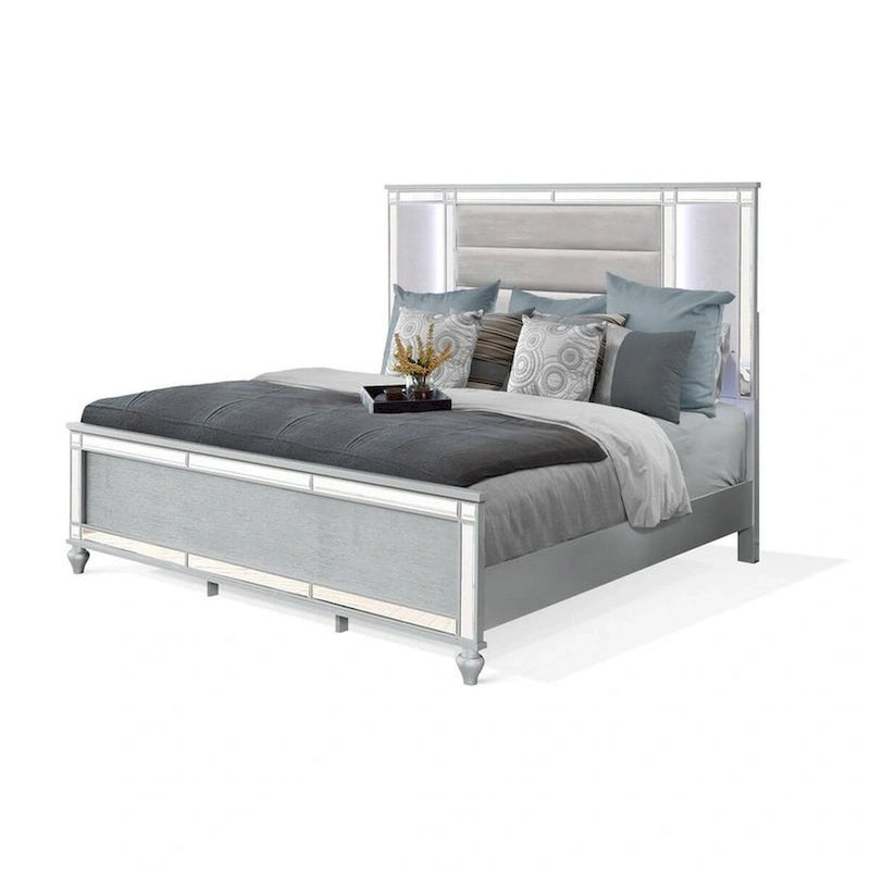 Letto matrimoniale Lio Modern, LED, profili a specchio, rivestimento capitonné in velluto argentato
