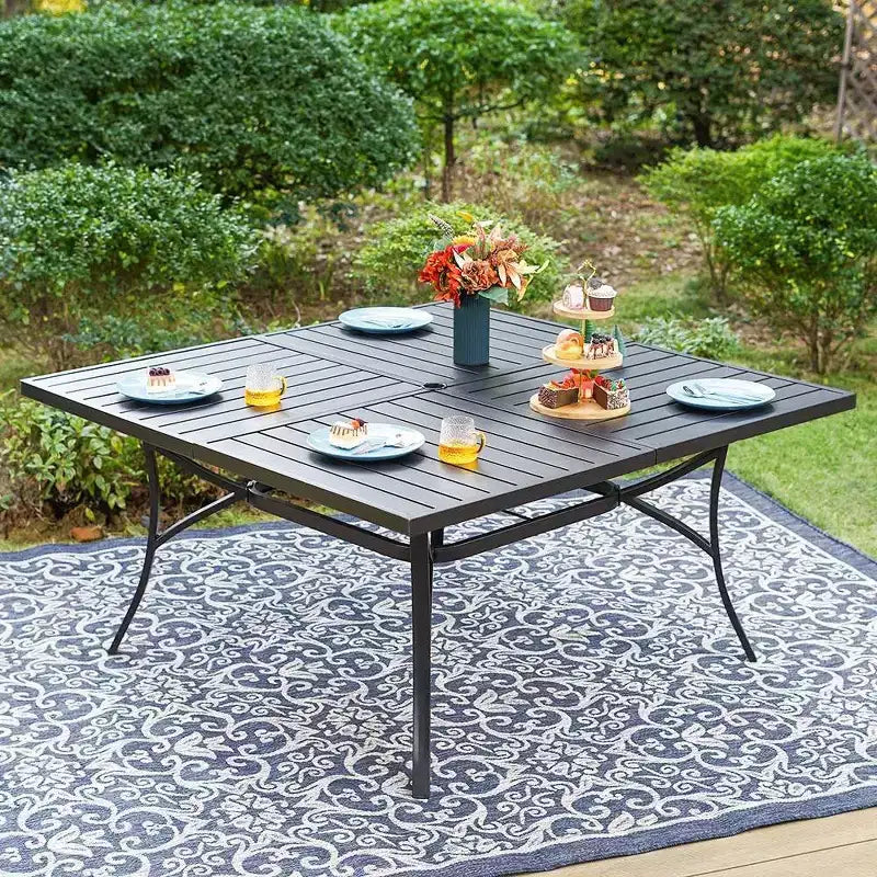 Captiva Designs Tavolo da pranzo quadrato in metallo con piano a doghe e sedie girevoli in vimini con cuscini spessi, 9 pezzi